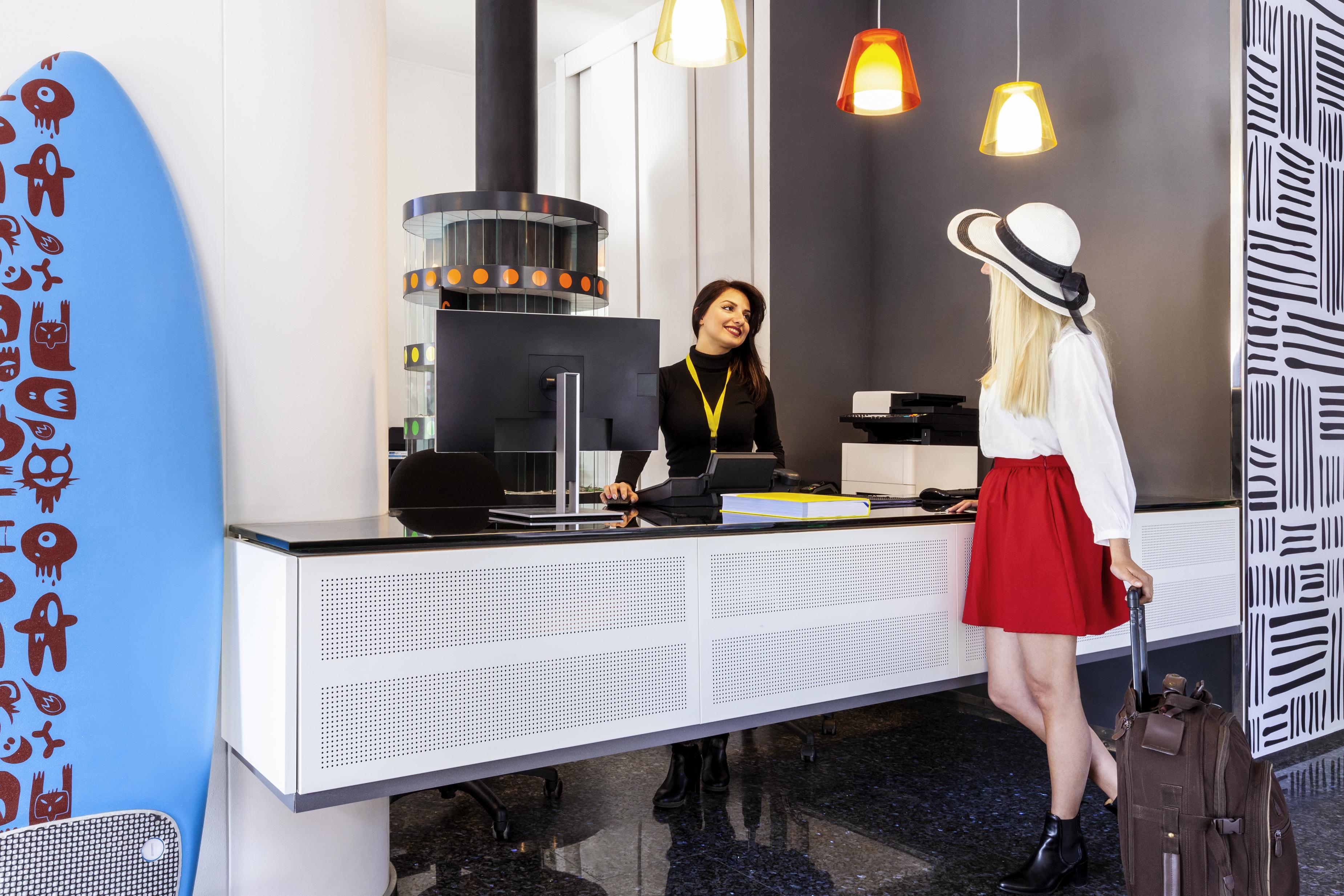 Hotel Ibis Styles Brindisi Esterno foto